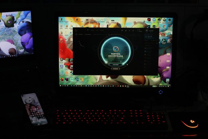 black flat screen computer monitor online gaming event, reward screen, player interface