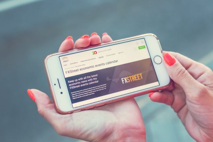 gold iPhone 6 mobile email design, newsletter layout, clean interface